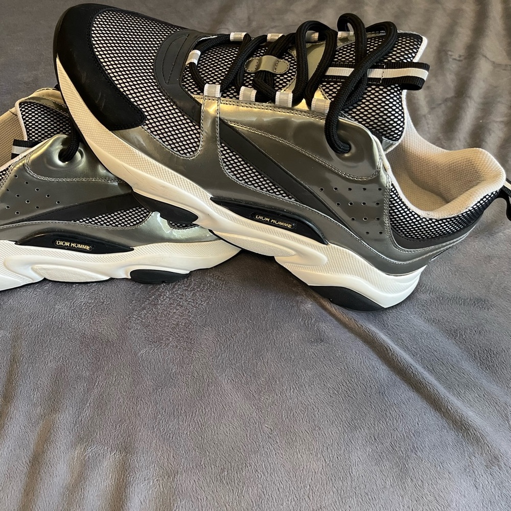Dior Black and White Men's Sneakers - Picture 2 of 3